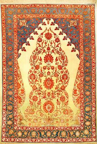 Fine & Unique Tehran 'Part-Silk' Carpet (Vase-Tree),