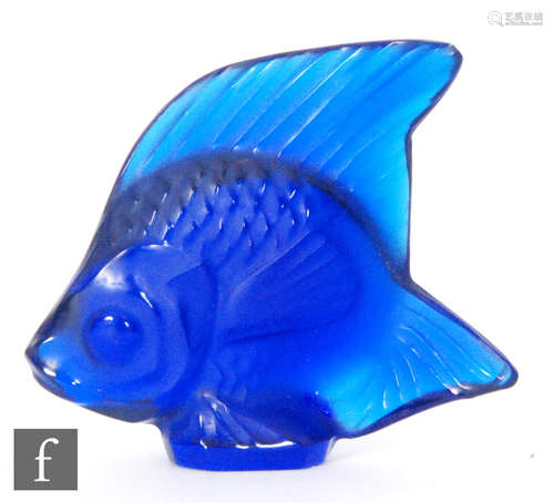 A Lalique glass fish sculpture in cap-ferrat blue, engraved signature, height 4.5cm.