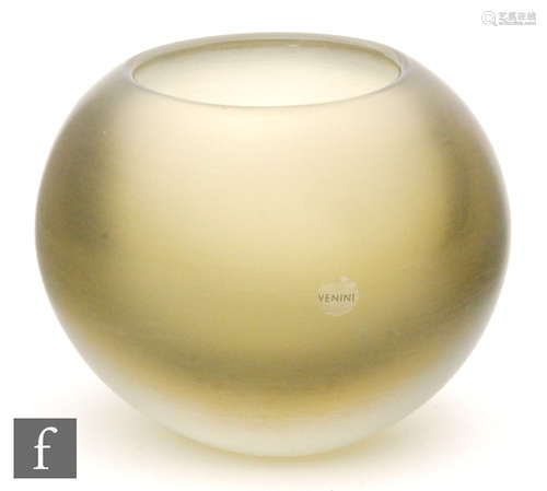 A contemporary Venini Incisi series glass bowl, to an original design by Paolo Venini,