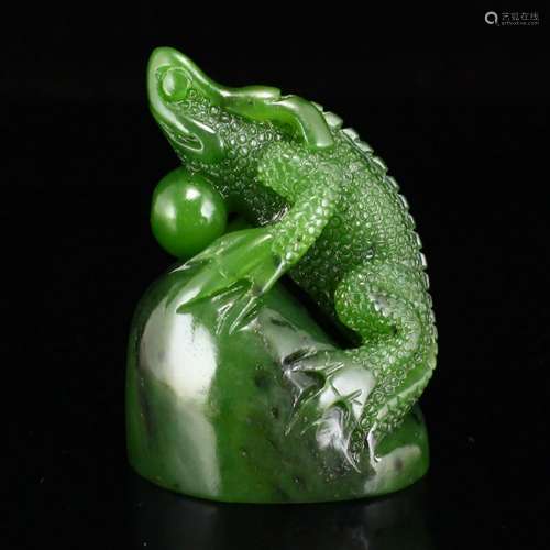 Chinese Natural Green Hetian Jade Lizard Seal Statue