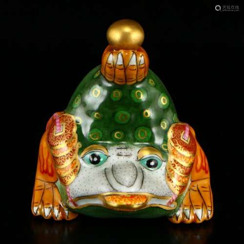 Chinese Gilt Gold Enamel Porcelain Snuff Bottle