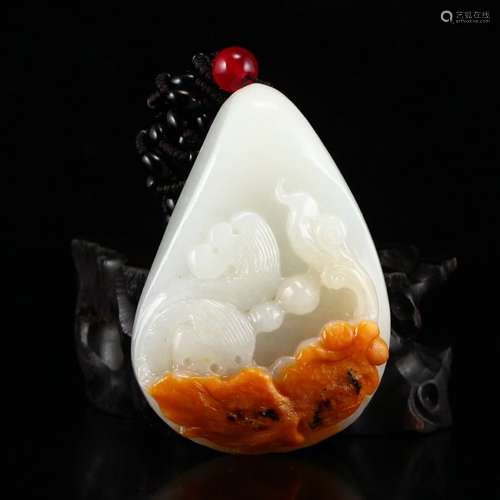 Chinese Hetian Jade Goldfish Pendant