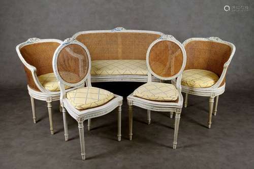 Salon de Style Louis XVI. Il se compose d'un canap…