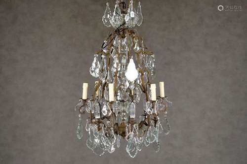 Lustre Corbeille de style Louis XV. Monture mouvem…