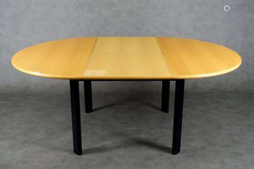 Table Design. Plateau extensible à rallonges pivot…