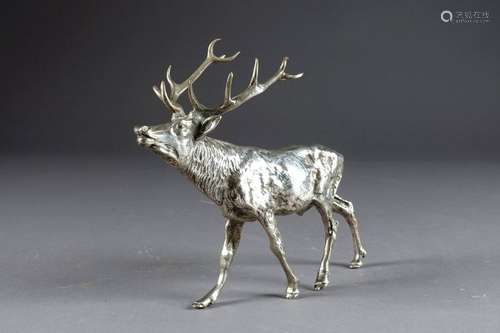 Cerf Marchant. Statuette en argent finement travai…