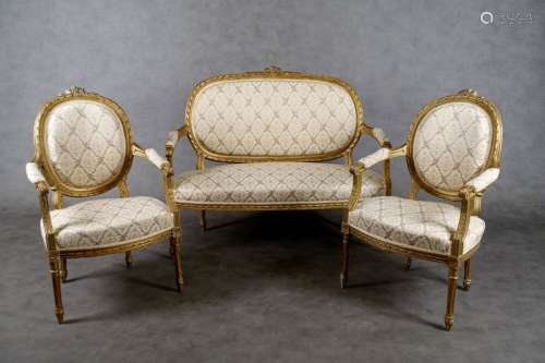 Salon de Style Louis XVI. Dossiers médaillon et re…