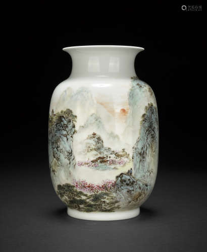 七十年代 陶瓷研究所粉彩文革山水瓶“印章王”款