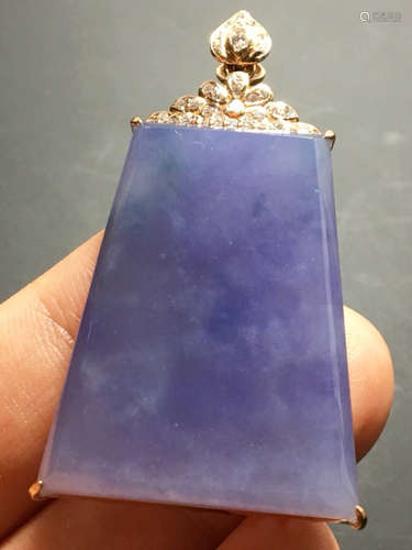 A  PURPLE JADEITE SAFE AND SOUND PENDANT