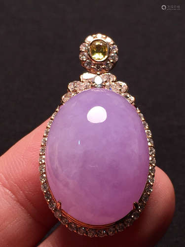 A VIOLET JADEITE EGG PENDANT