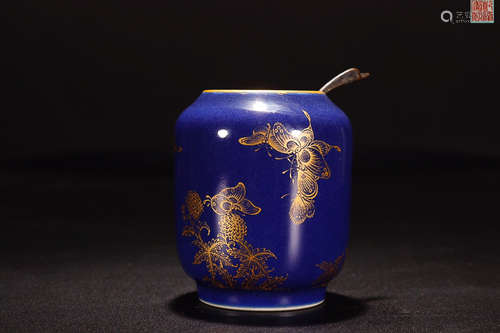 A  QIANLONG MARK  BLUE PORCELAIN BUTTERFLY PAINTED TEA JAR