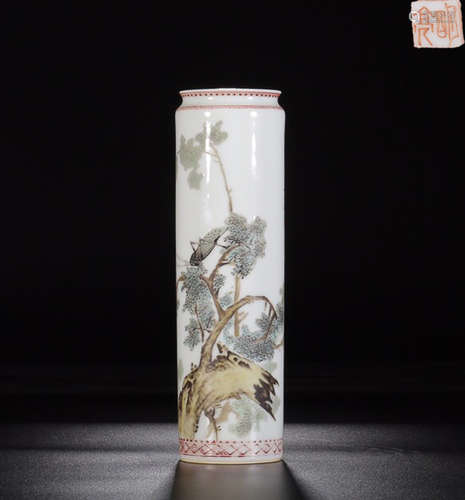 A ''LIMINGLIANG'' MARK FAMILLE ROSE VASE