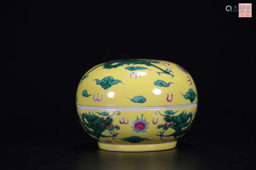 A QIANLONG MARK YELLOW GLAZE DRAGON BOX