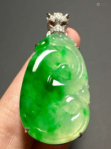 AN ICE SUN GREEN JADEITE RUYI PENDANT