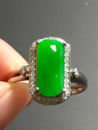 AN ICE SUN GREEN JADEITE SADDLE RING