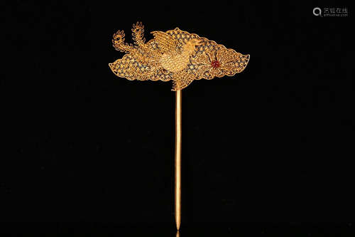 A GILT SILVER  ROYAL HAIR PIN