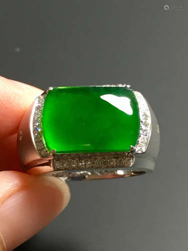 AN ICE SUN GREEN JADEITE SADDLE RING