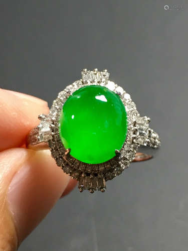 AN ICE SUN GREEN JADEITE EGG RING