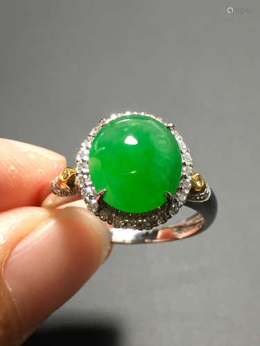 AN ICE SUN GREEN JADEITE EGG RING