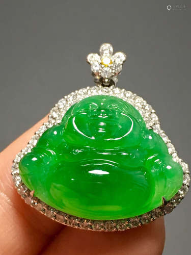 AN ICE SUN GREEN JADEITE BUDDHA PENDANT