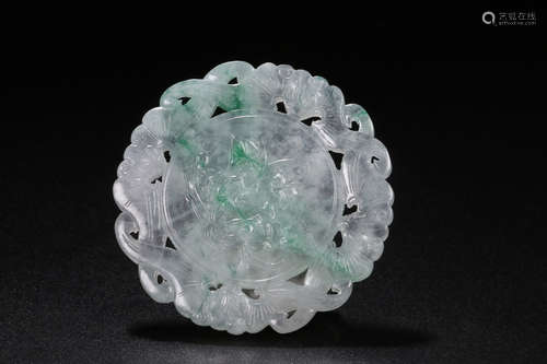 A OLD JADEITE FLOWER PATTERN CARVED PENDANT