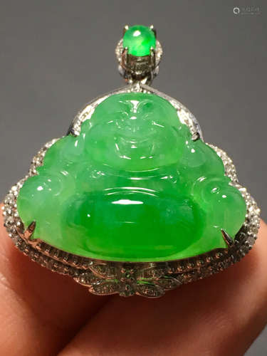 AN ICE SUN GREEN JADEITE BUDDHA PENDANT