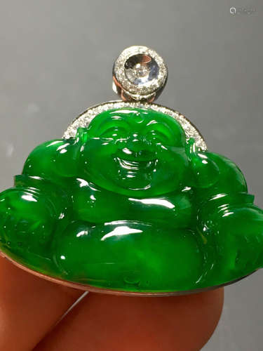 AN ICE SUN GREEN JADEITE BUDDHA PENDANT