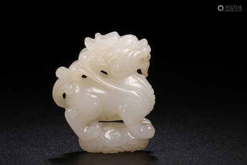 A HETIAN JADE AUSPICIOUS BEAST HAND PIECE