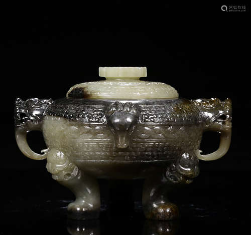 A HETIAN JADE TRIPOD CENSER WITH BEASTS PATTERN