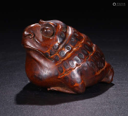 A BAMBOO THREE FINE TOAD ORNAMENT