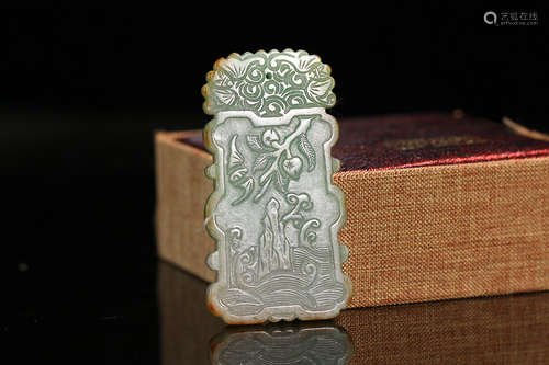 AN OLD JADEITE LONGEVITY PENDANT