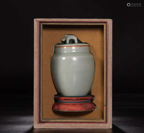 A ''LONGQUAN''KILN GREEN VASE