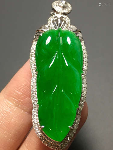 AN ICE SUN GREEN JADEITE LEAF PENDANT