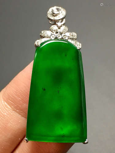 AN ICE SUN GREEN JADEITE SAFE AND SOUND PENDANT