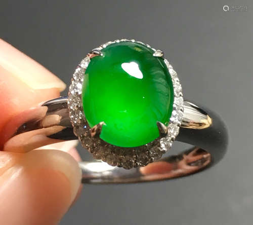 AN ICE SUN GREEN JADEITE EGG RING