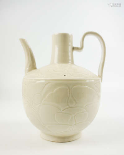A DINGYAO FLORAL INCISED EWER