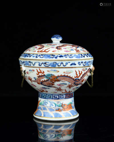 A Chinese Wu-Cai Porcelain Bowl with Cover