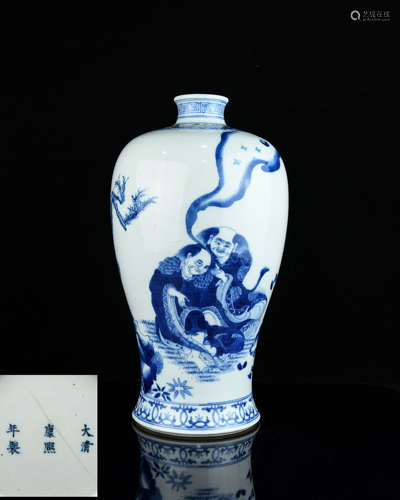 A Chinese Blue and White Porcelain Vase