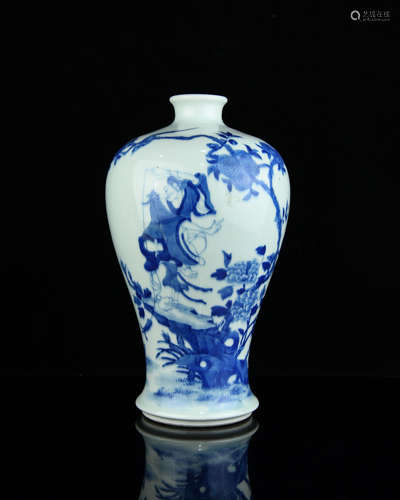 A Chinese Blue and White Porcelain Vase