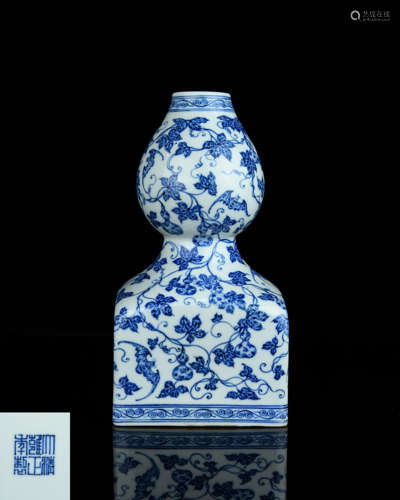 A Chinese Blue and White Double-Gourd Porcelain Vase