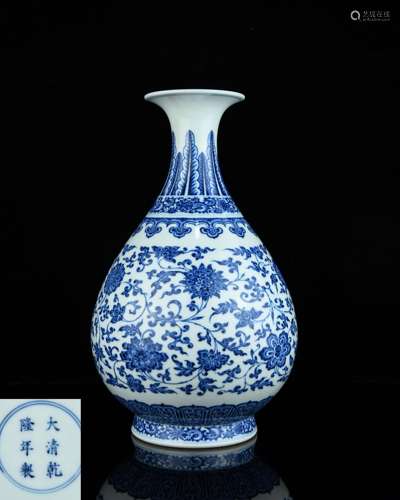 A Chinese Blue and White Porcelain Vase