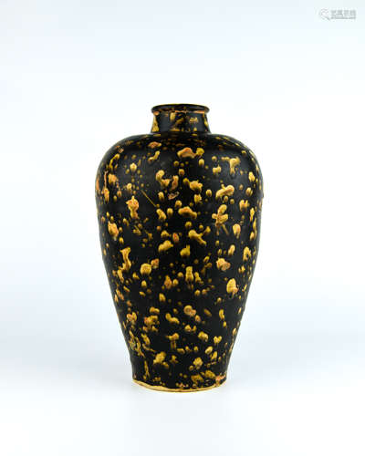 A Chinese Ji-Zhou Porcelain Vase