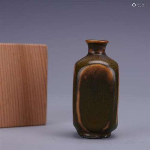 A Chinese Tea Dust Glazed Snuff Bottle