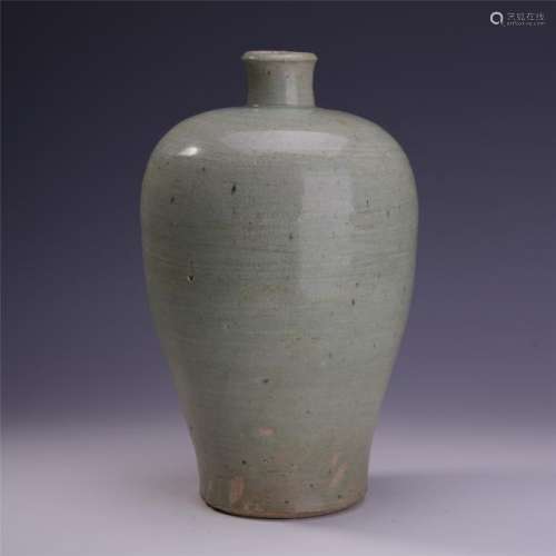 A Chinese Porcelain Meiping Vase