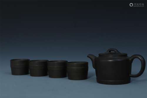 A Set of Chinese Zisha Teapot