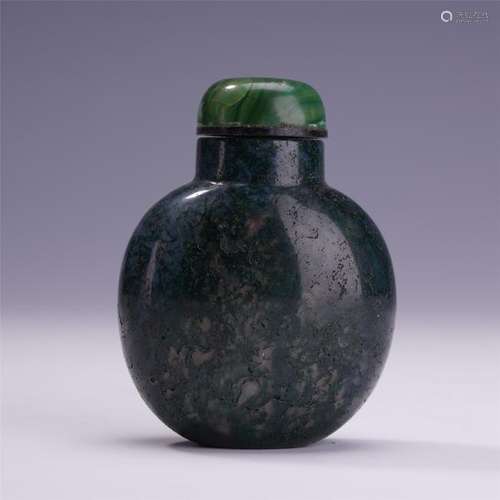 A Chinese Agate Snuff Bottle