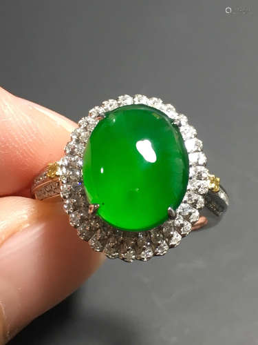 A GREEN JADEITE EGG FACE SHAPED RING, TYPE A