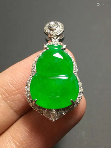 A GREEN JADEITE GOURD-SHAPED PENDANT, TYPE A