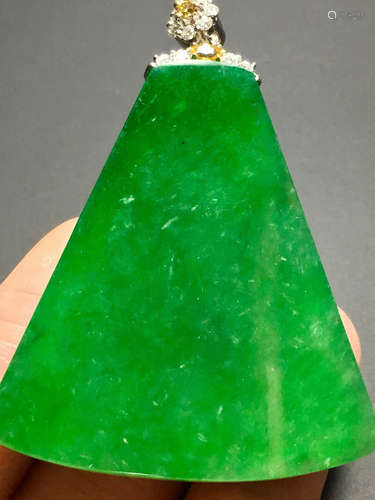 A GREEN JADEITE PAI PENDANT, TYPE A