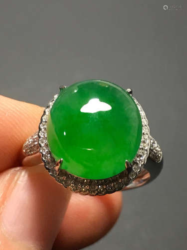 A GREEN JADEITE EGG FACE SHAPED RING, TYPE A